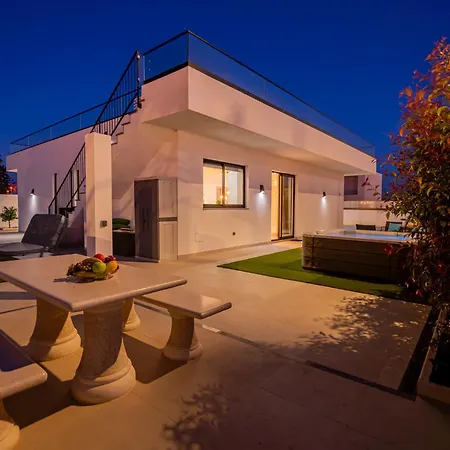 Holiday home Sirius House